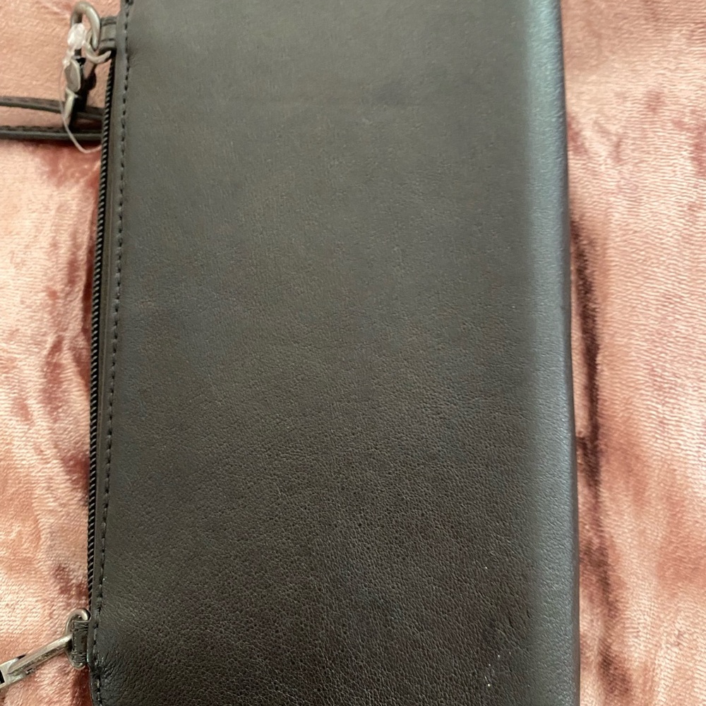 NWOT The Sak Iris Black Leather  Cell Phone Wallet Crossbody Bag Minimalist - Picture 5 of 9